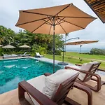 Villa Lapa Lapa In Lagos Del Mar