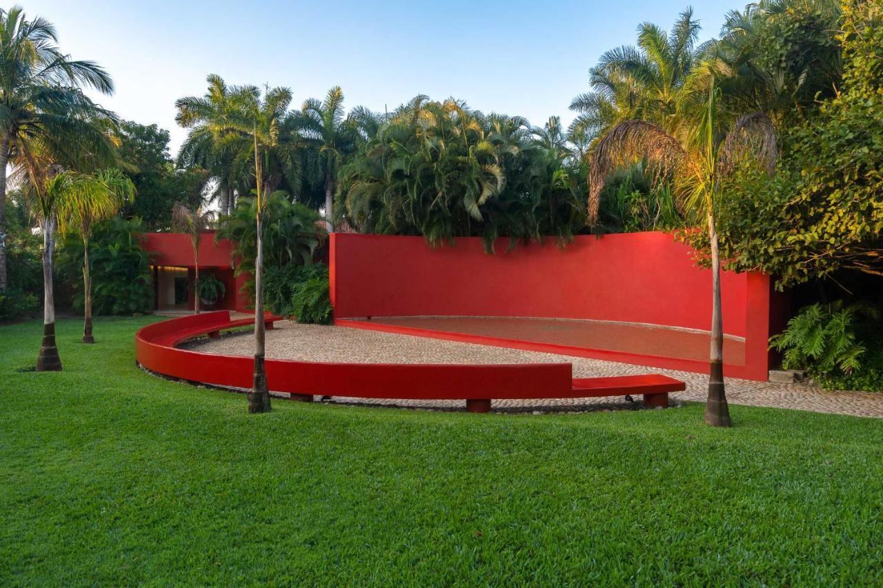 Villa Stunning 7bd Beachfront Fully Staffed With Access To St Regis 4 Seasons & *