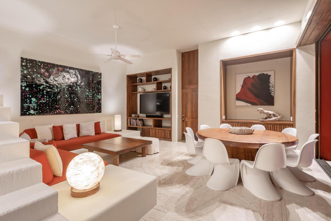Villa Stunning 7bd Beachfront Fully Staffed With Access To St Regis 4 Seasons &