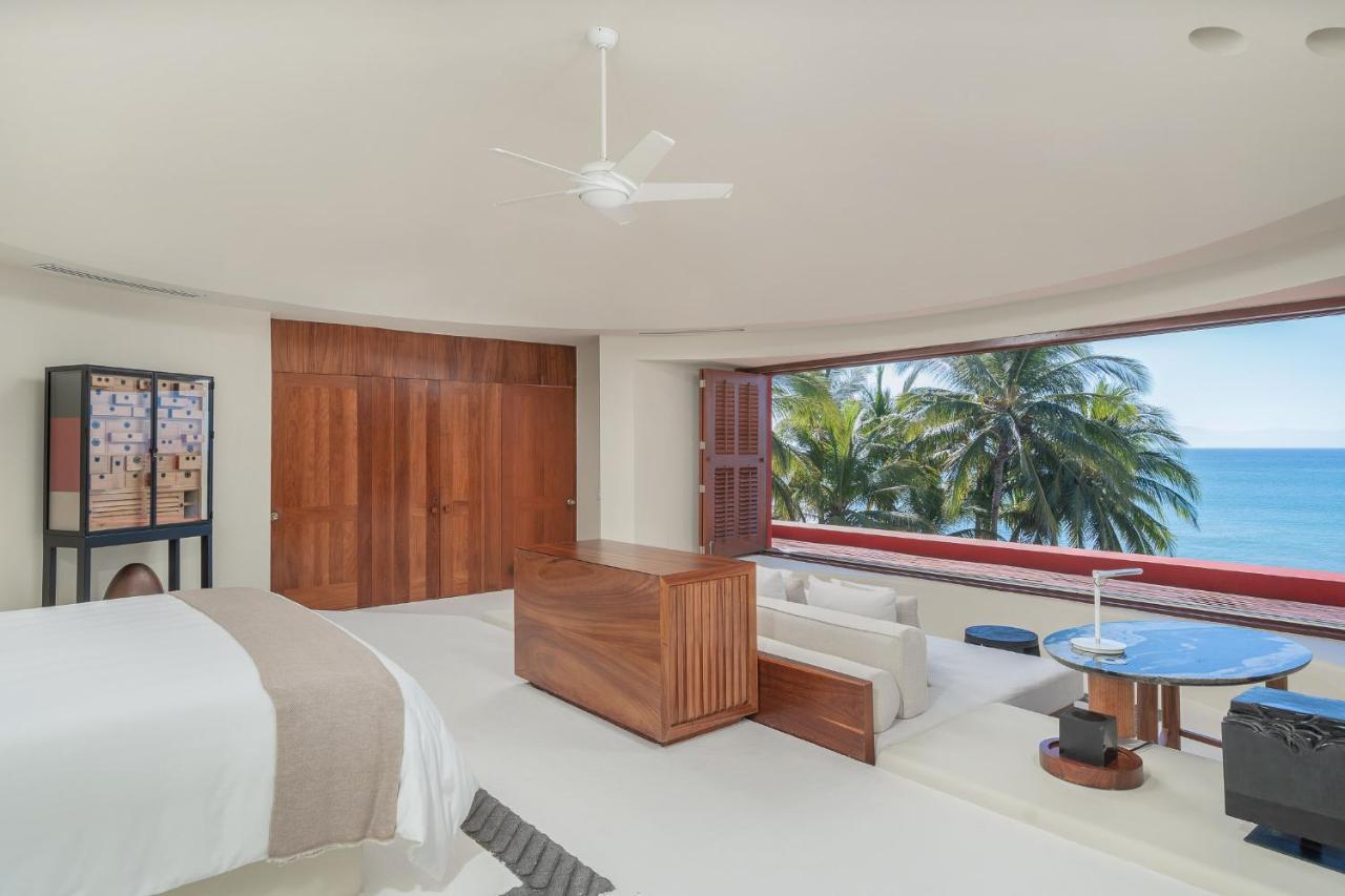 Stunning 7bd Beachfront Fully Staffed With Access To St Regis 4 Seasons & Villa