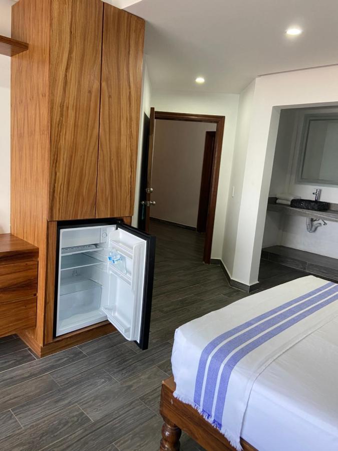 El Coral Hotel *