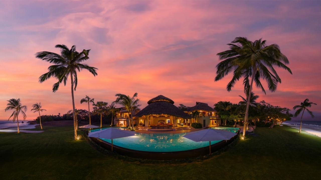 Akama Punta Mita