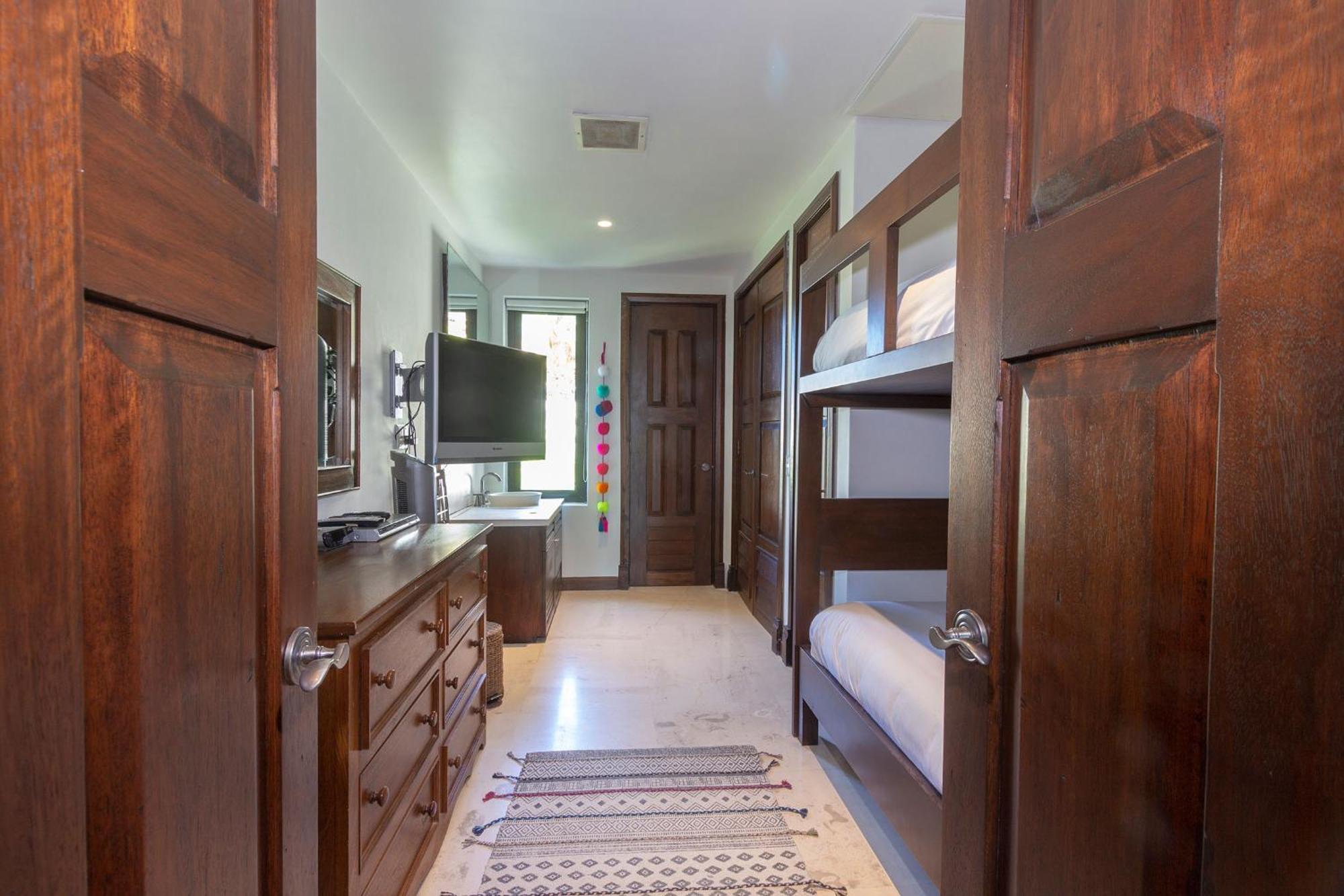 Calm And Cozy 4 Bedroom Holiday home *