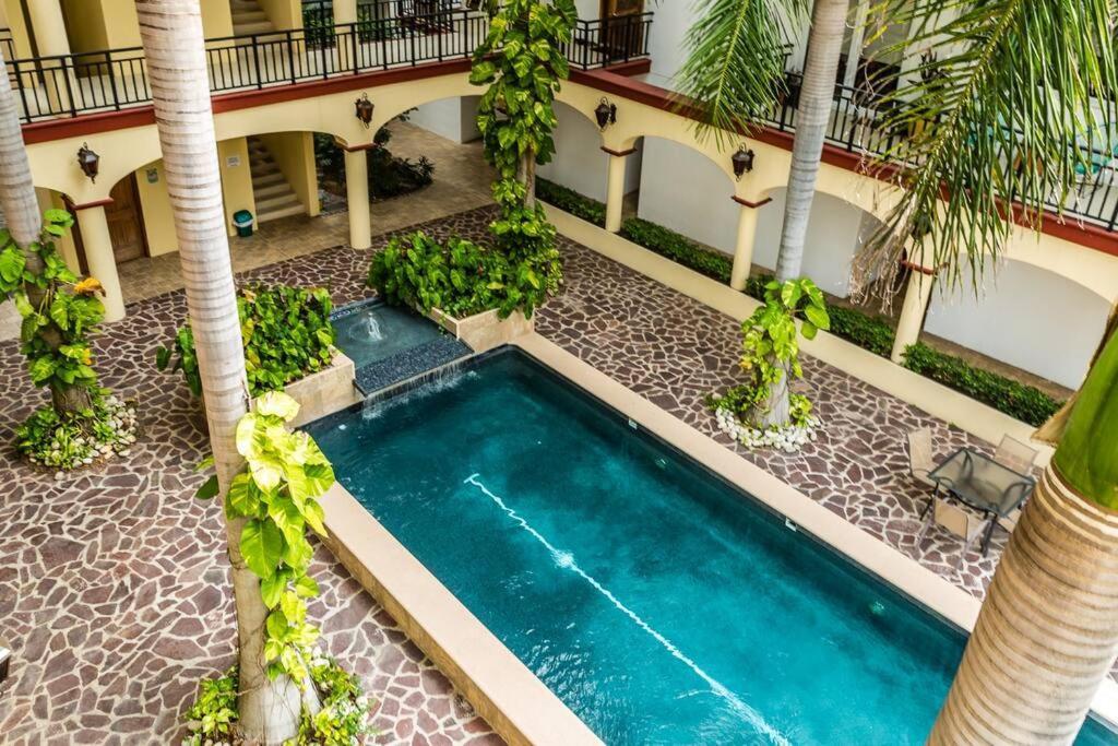 Alma - Gated Boutique Escape *