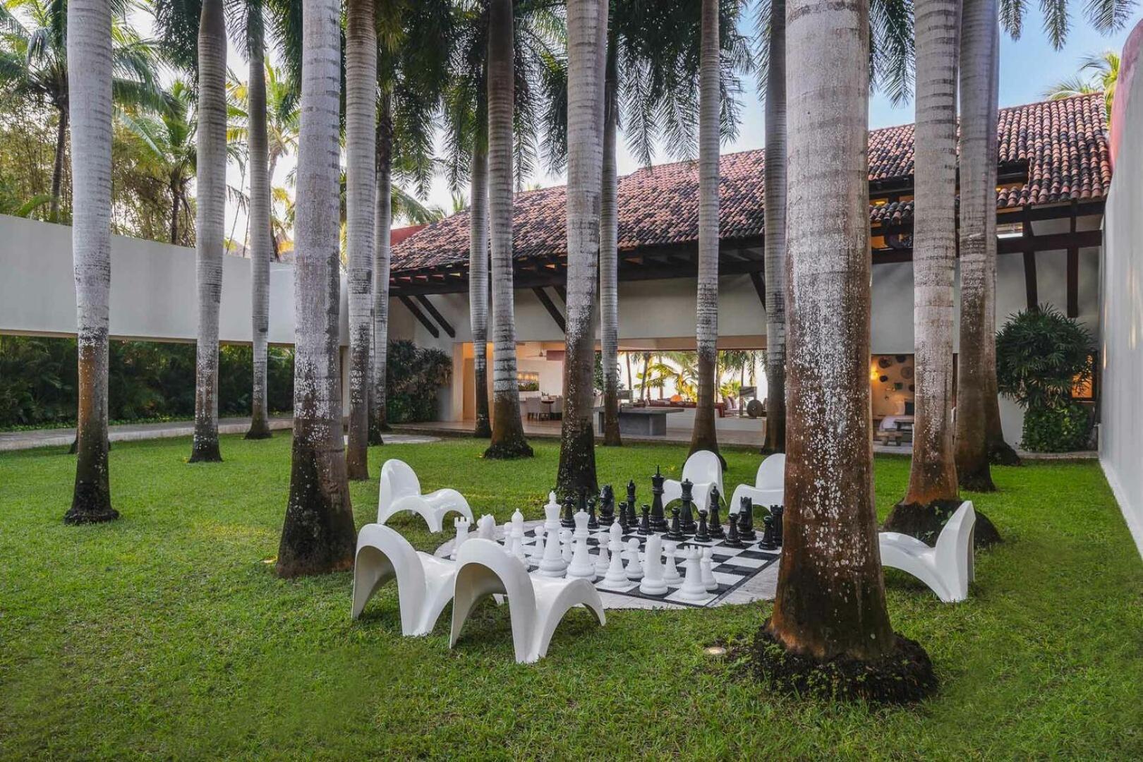 Stunning 5bd Beachfront Fully Staffed W Golf, Spa, Clubs & *
