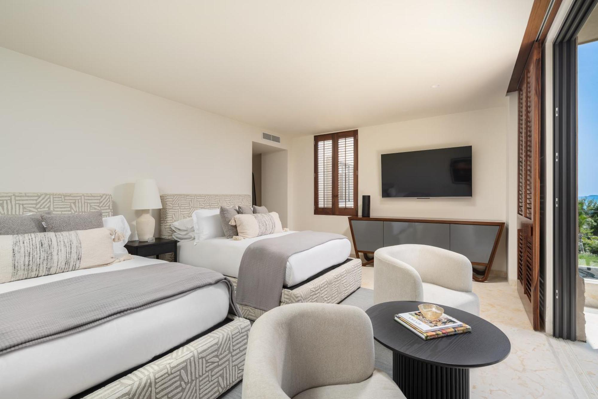 Tau - Exclusivity With Golf & Ocean Views *