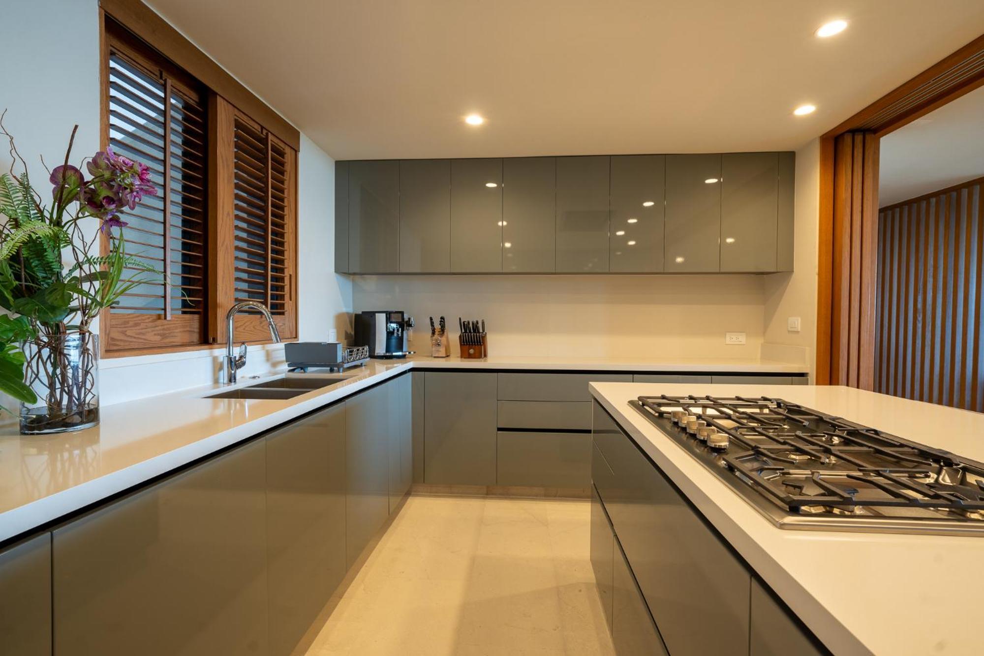 Surf Residences - Ocean View Luxury In Apartment