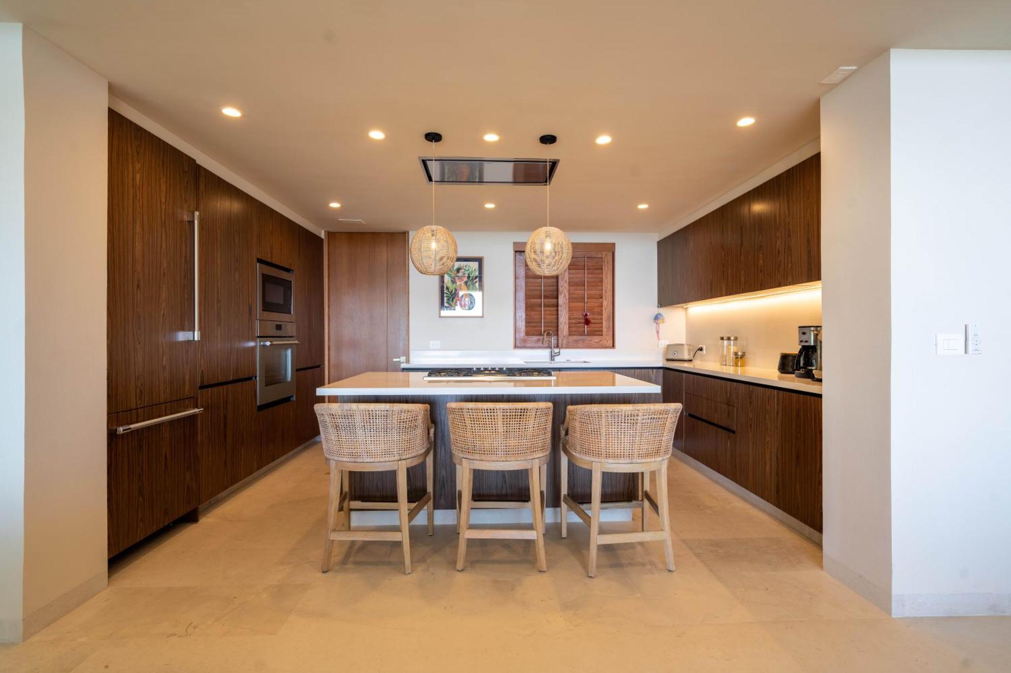 Surf Residences - Ocean View Luxury In Apartment