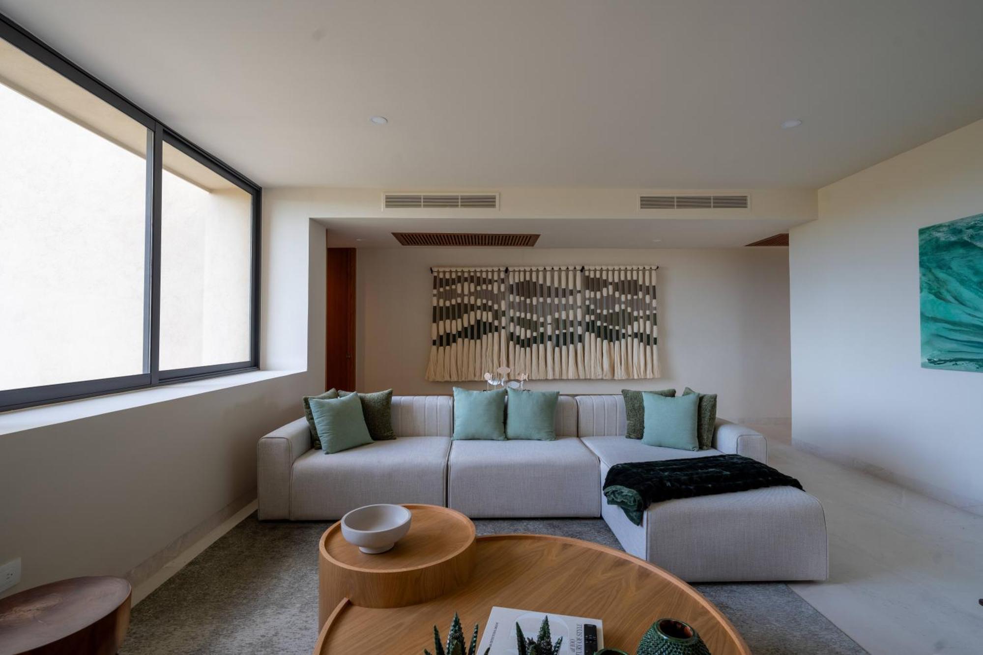 Surf Residences - Ocean View Luxury In Apartment
