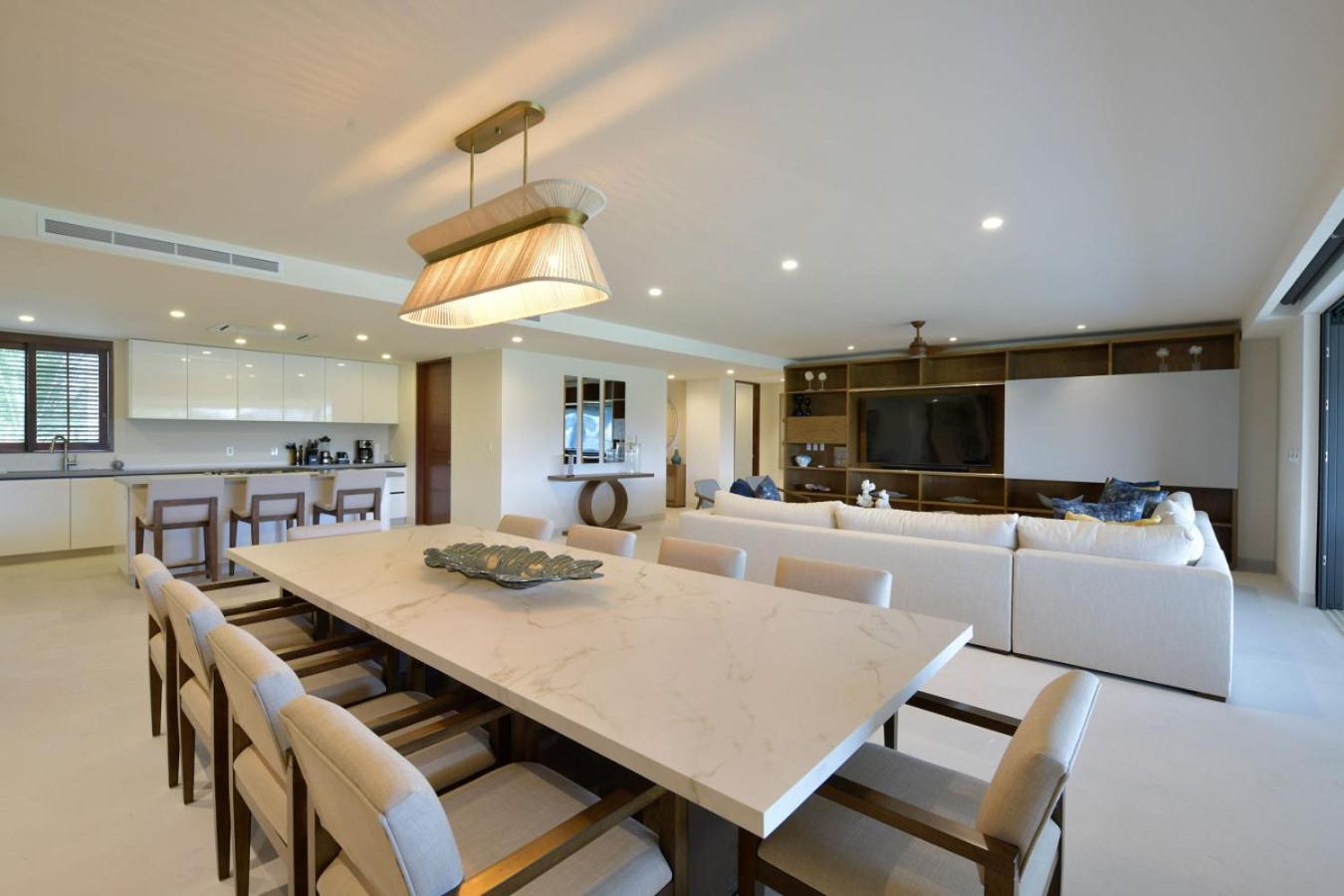 Silver In El Encanto