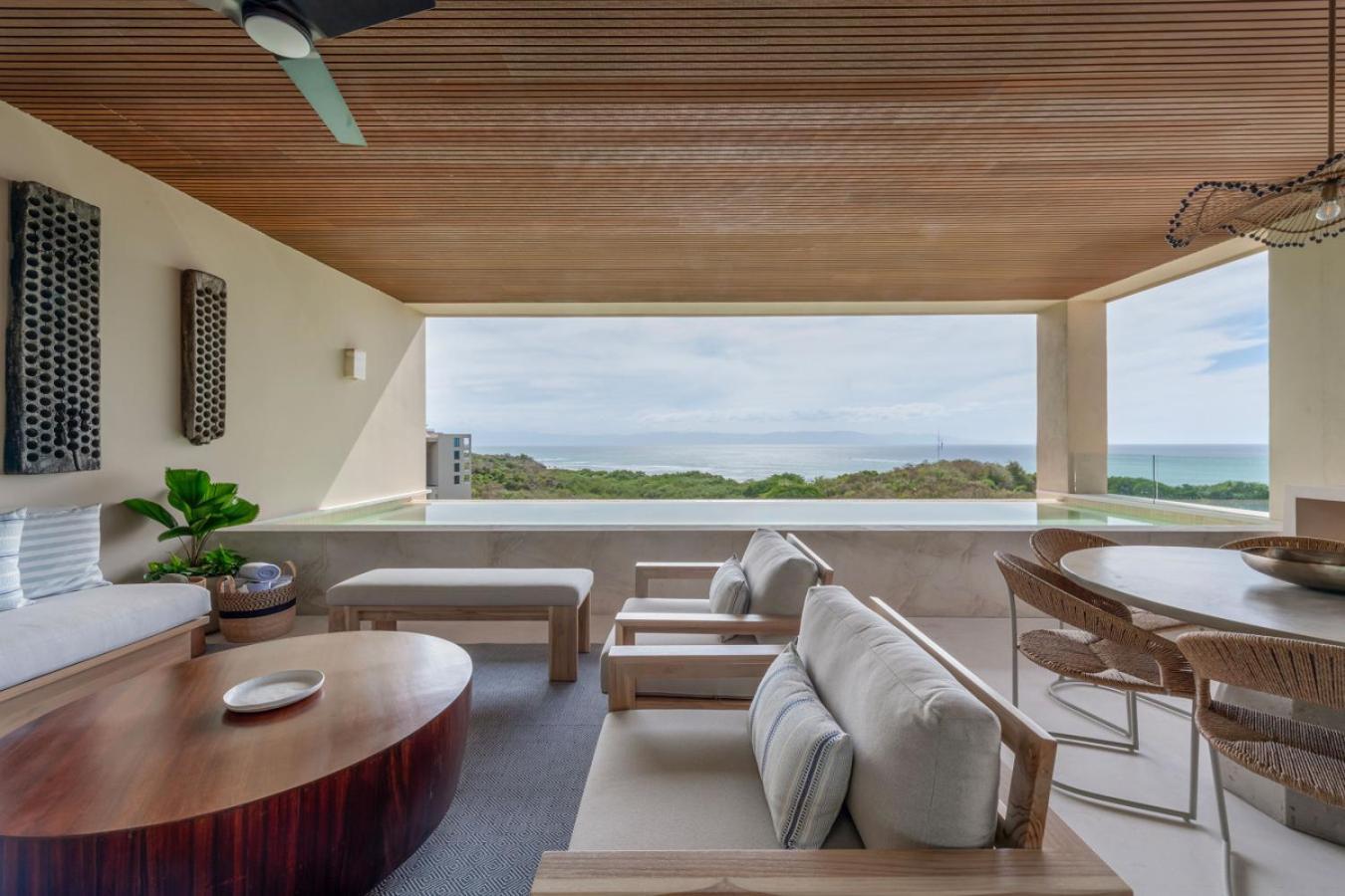 Rooftop Oasis In El Surf *