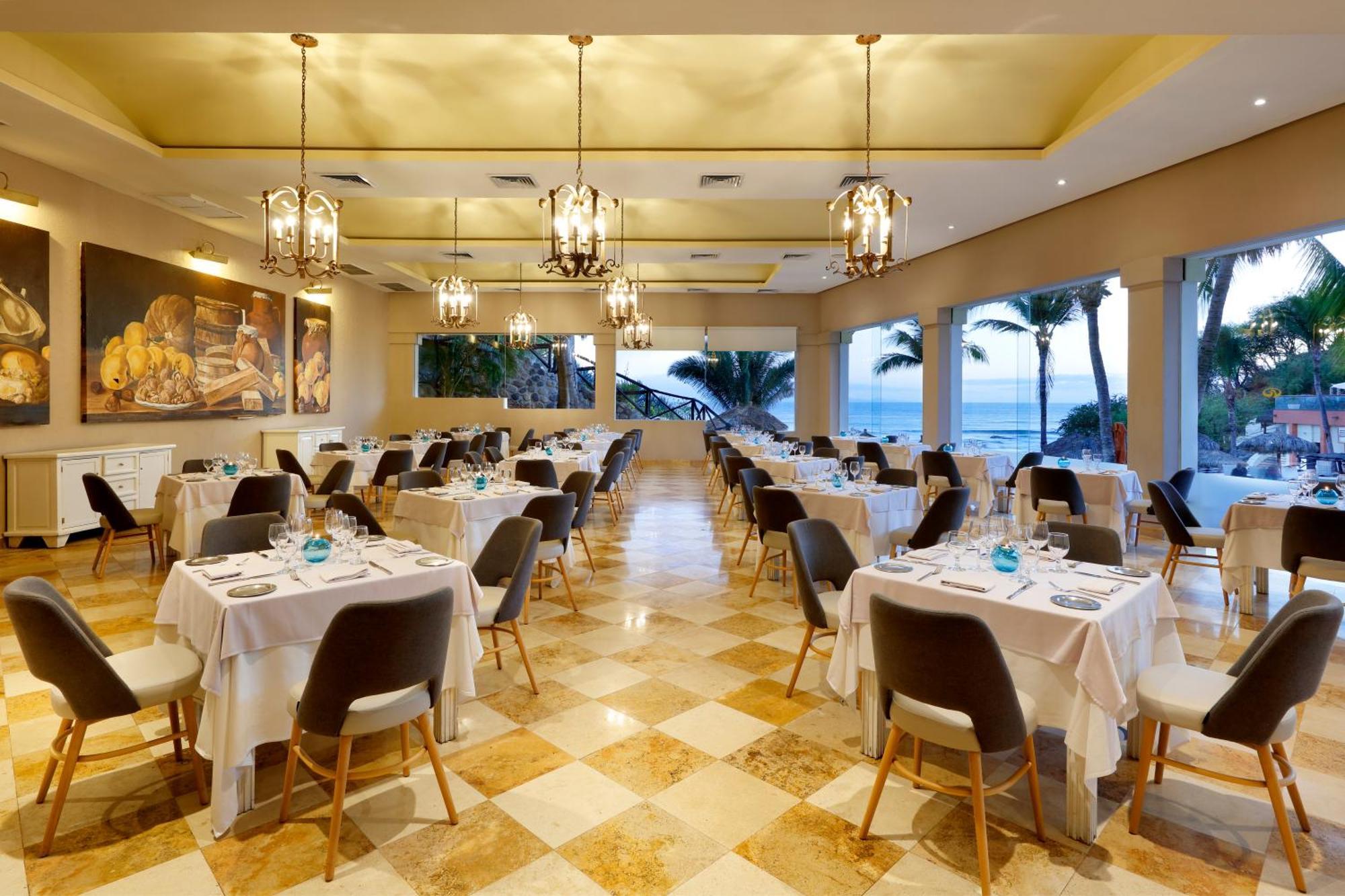 Family Selection At Grand Palladium Vallarta & 5*