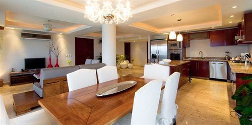 Aparthotel Cinco 5*