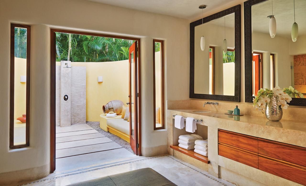 Four Seasons Hotel
