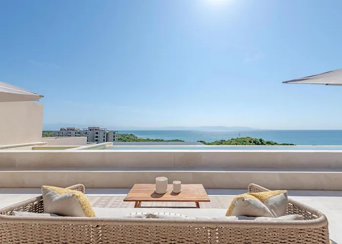 Rooftop Oasis In El Surf