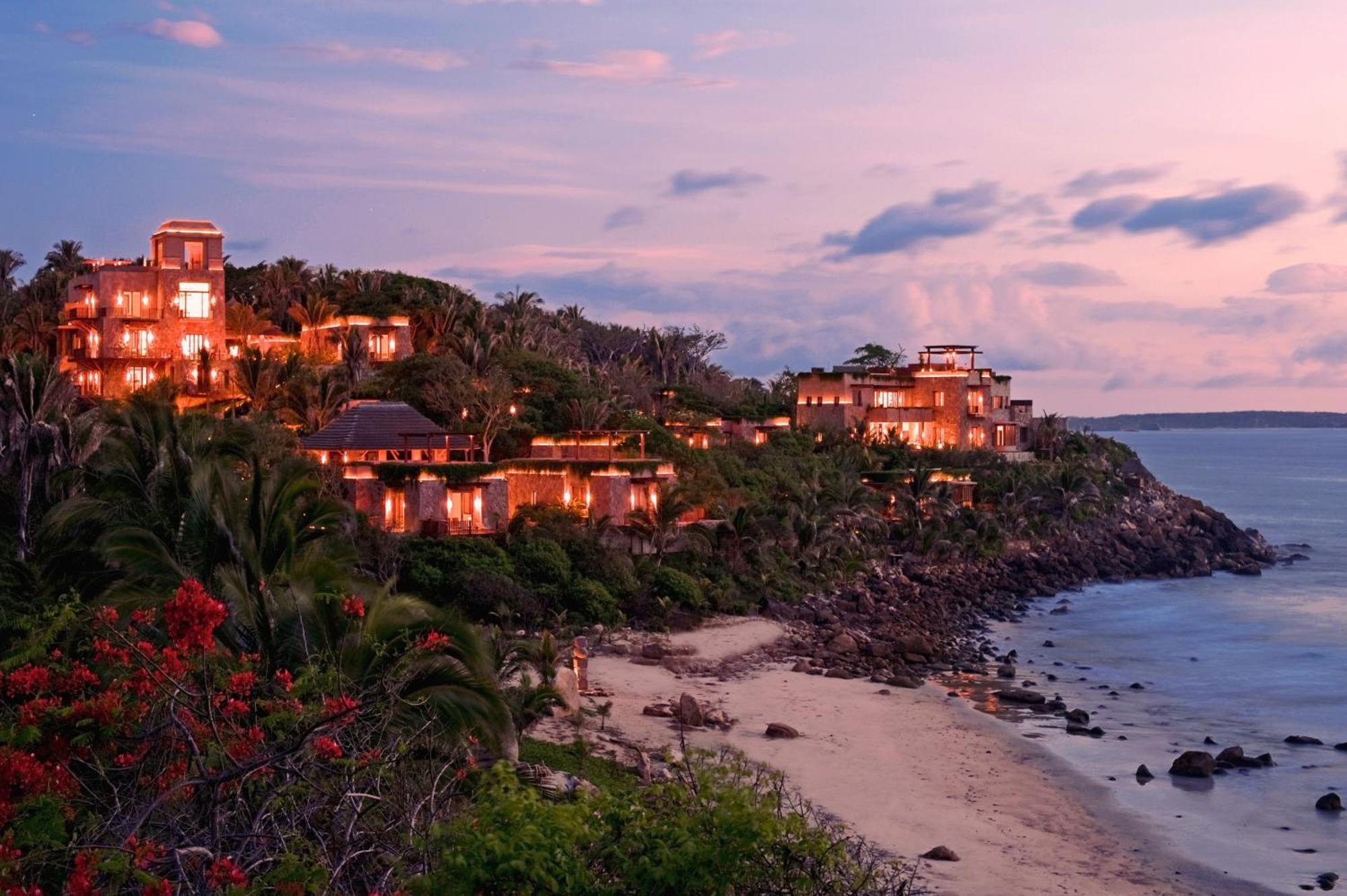 Hotel Imanta Punta De Mita 5*