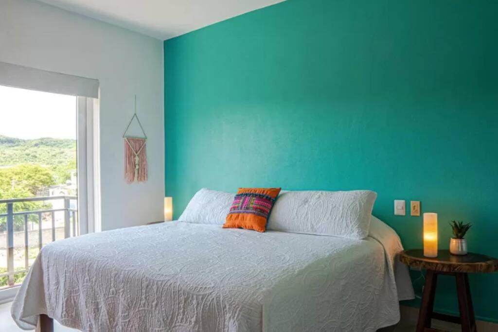 Alma - Gated Boutique Escape *
