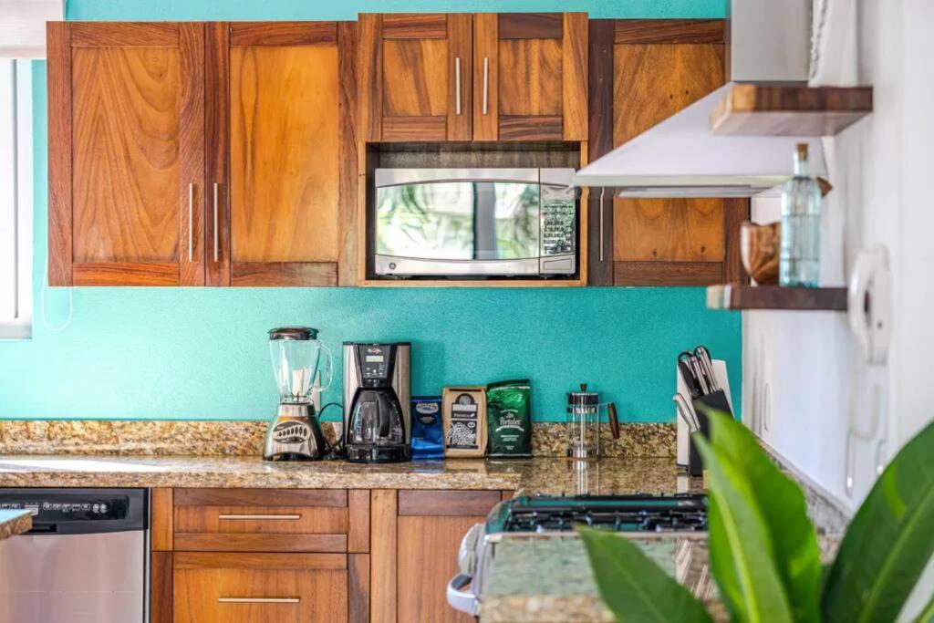 Alma - Gated Boutique Escape *