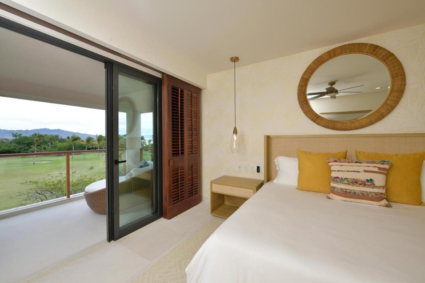 Silver In El Encanto Apartment *