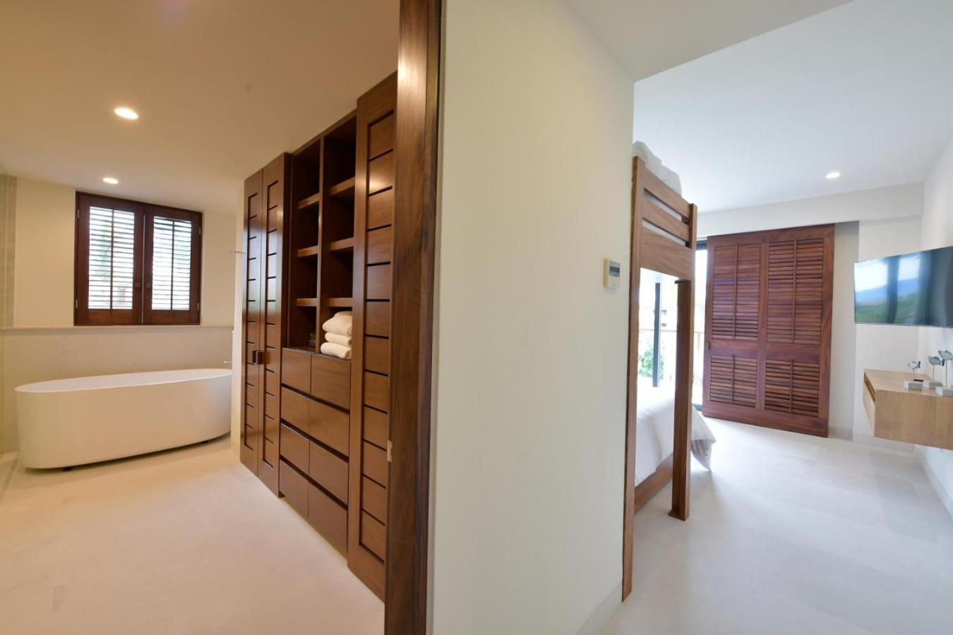 Silver In El Encanto Apartment *