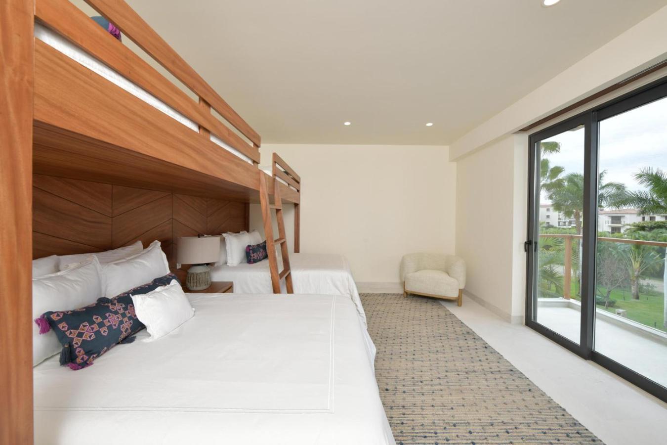 Silver In El Encanto Apartment