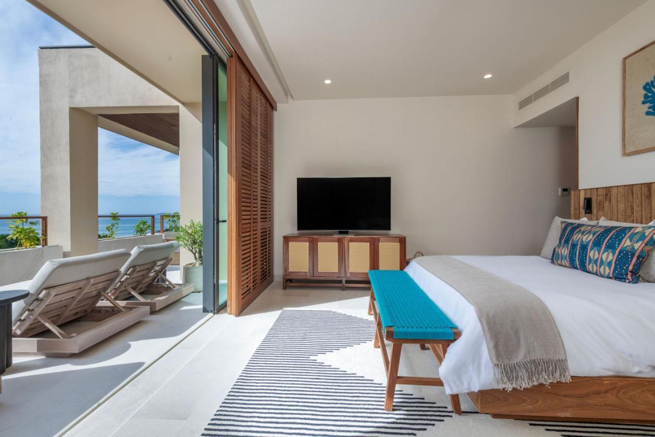 Rooftop Oasis In El Surf