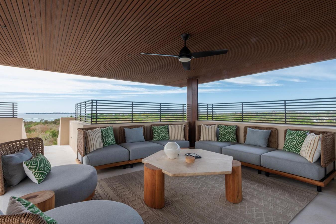 Rooftop Oasis In El Surf *